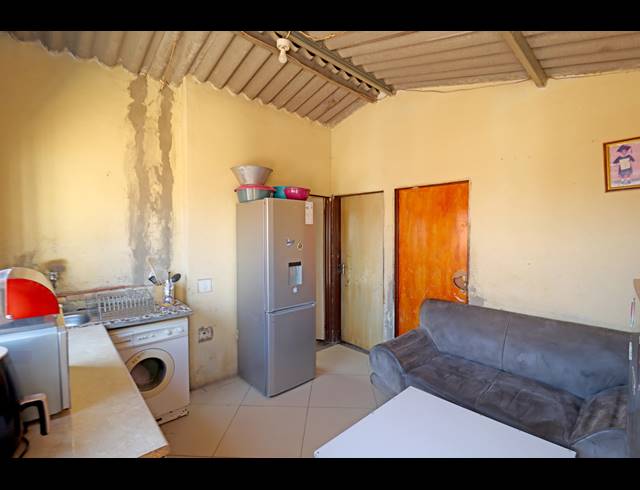 9 BEDROOM HOUSE FOR SALE IN COSMO CITY